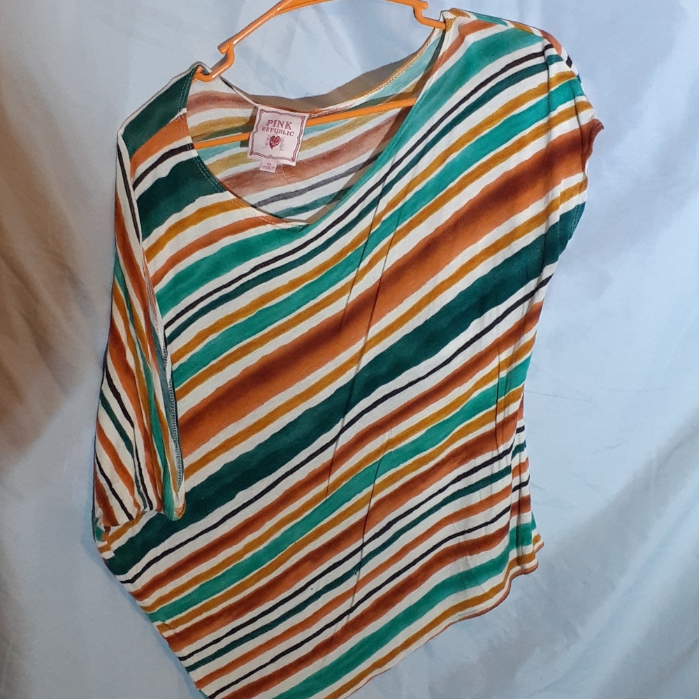 Women's cute swoosh top